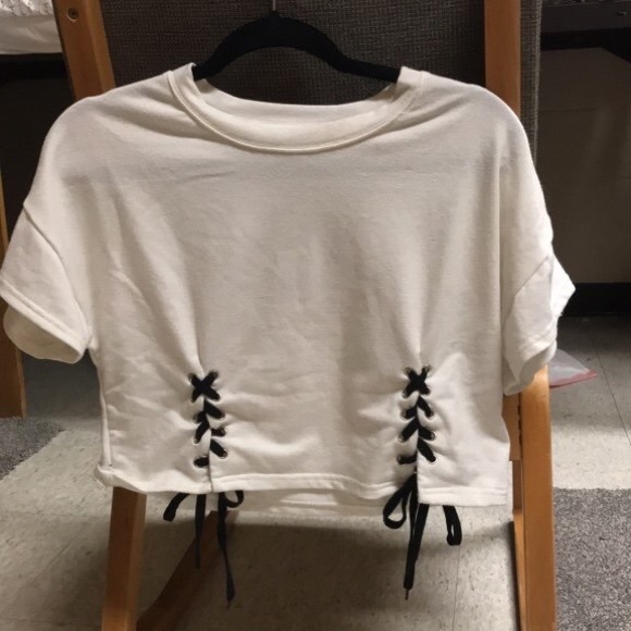 White crop top with lace strings - Picture 1 of 1